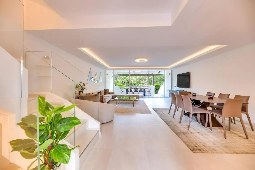 Villa Luxury 5-Bedroom Townhouse In Puente Romano Marbella Spain