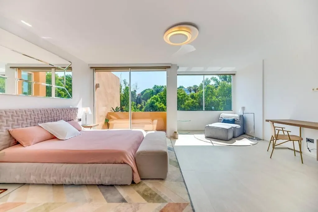 Luxury 5-Bedroom Townhouse In Puente Romano Marbella