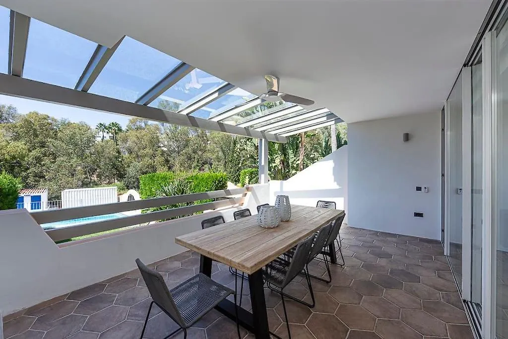 Villa Luxury 5-Bedroom Townhouse In Puente Romano Marbella
