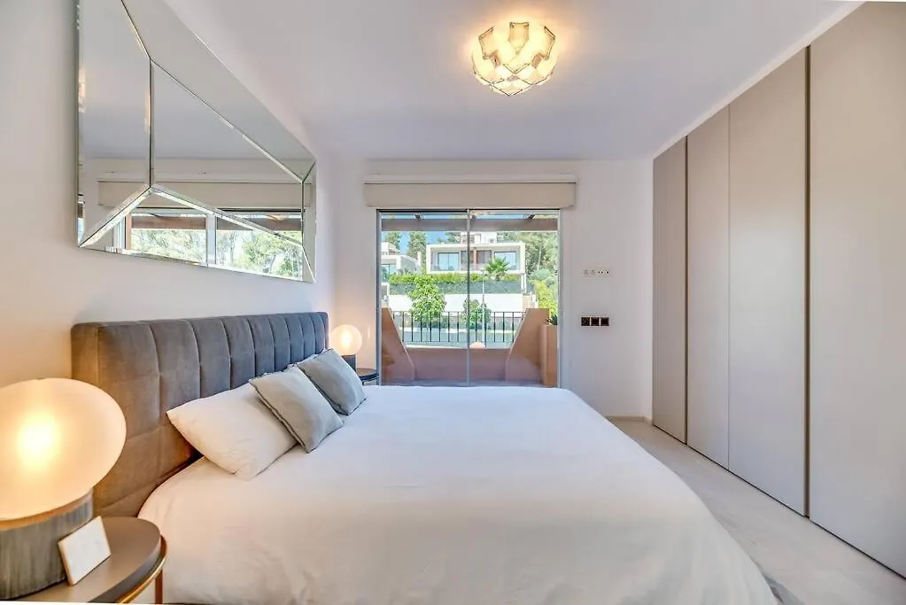 Villa Luxury 5-Bedroom Townhouse In Puente Romano Marbella