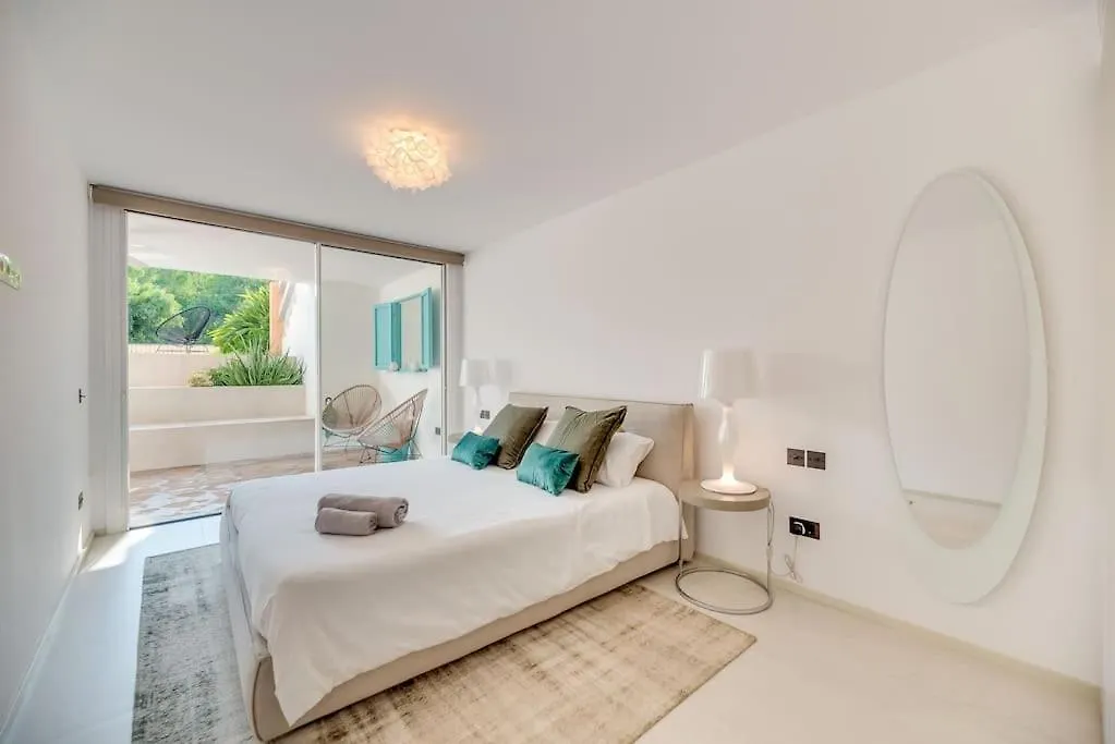 Villa Luxury 5-Bedroom Townhouse In Puente Romano Marbella