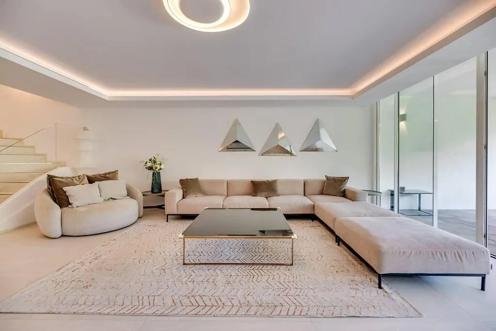 Luxury 5-Bedroom Townhouse In Puente Romano Marbella Villa