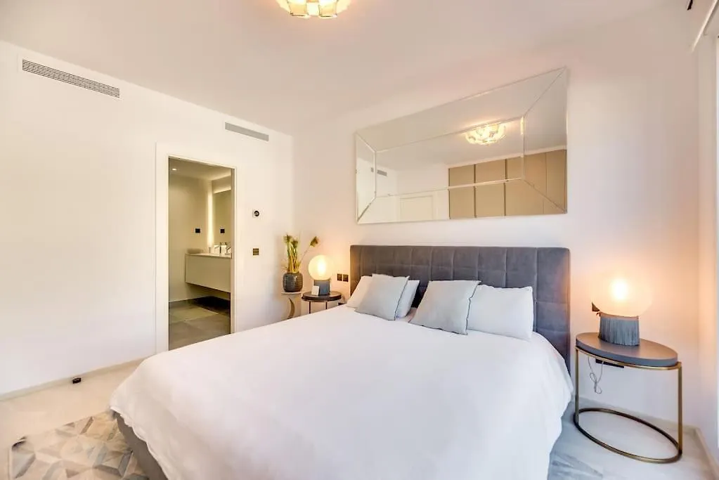 Luxury 5-Bedroom Townhouse In Puente Romano Marbella 0*,