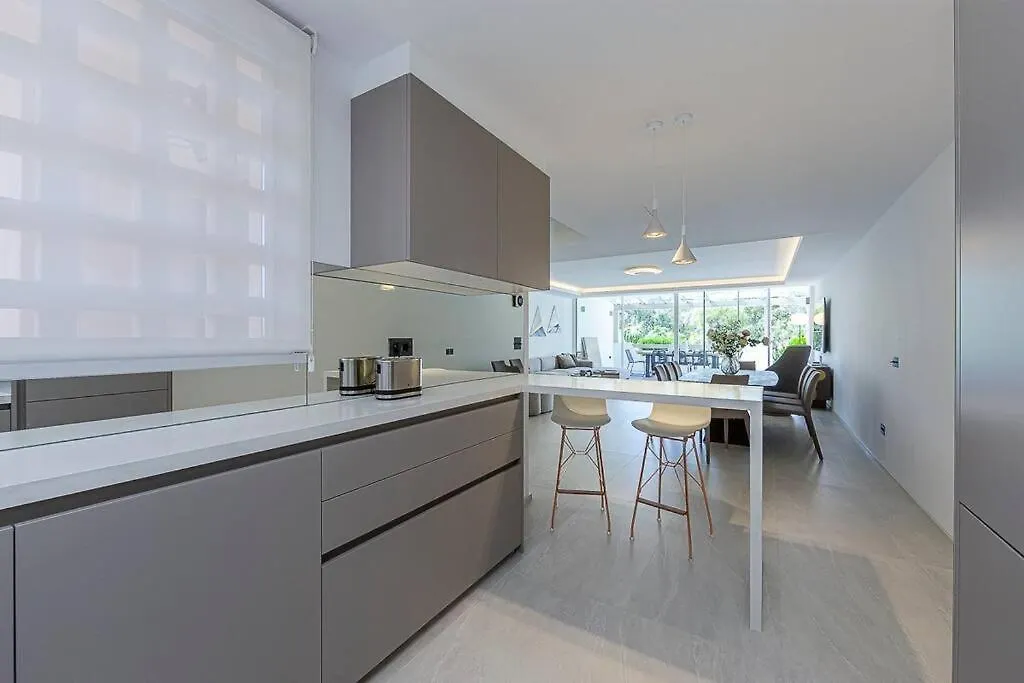 Luxury 5-Bedroom Townhouse In Puente Romano Marbella Villa