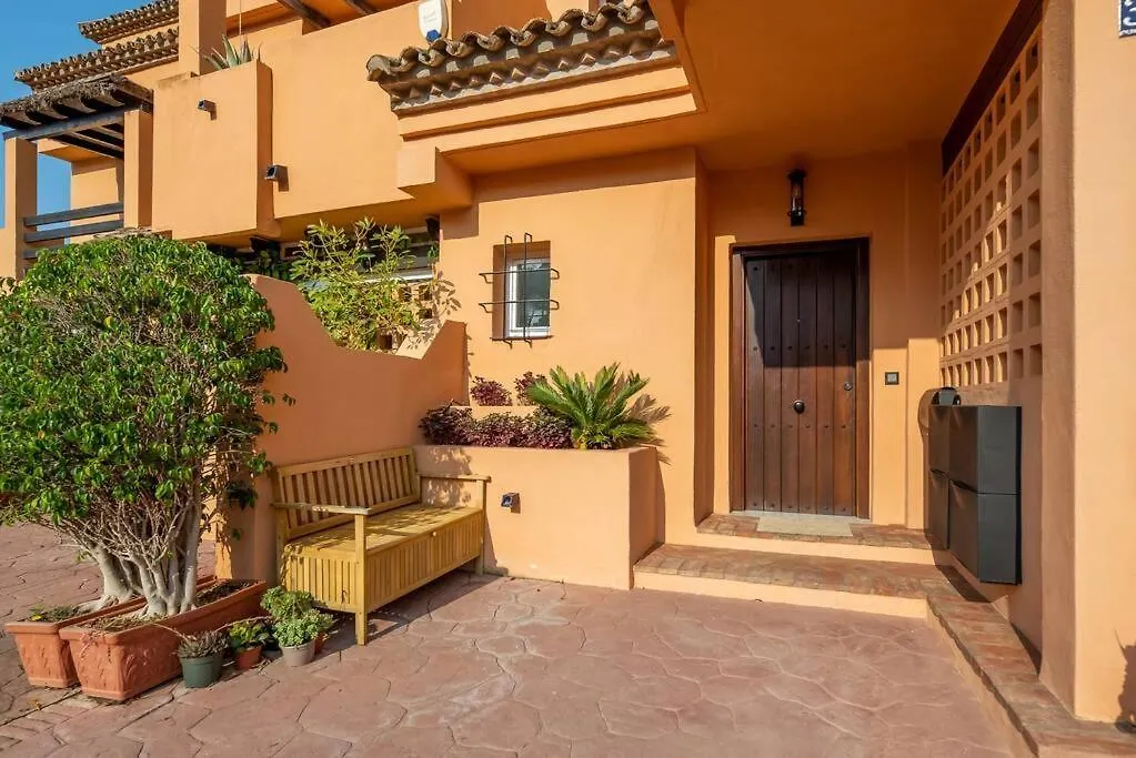 Villa Luxury 5-Bedroom Townhouse In Puente Romano Marbella