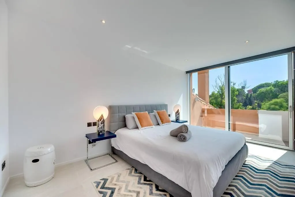 Luxury 5-Bedroom Townhouse In Puente Romano Marbella 0*,