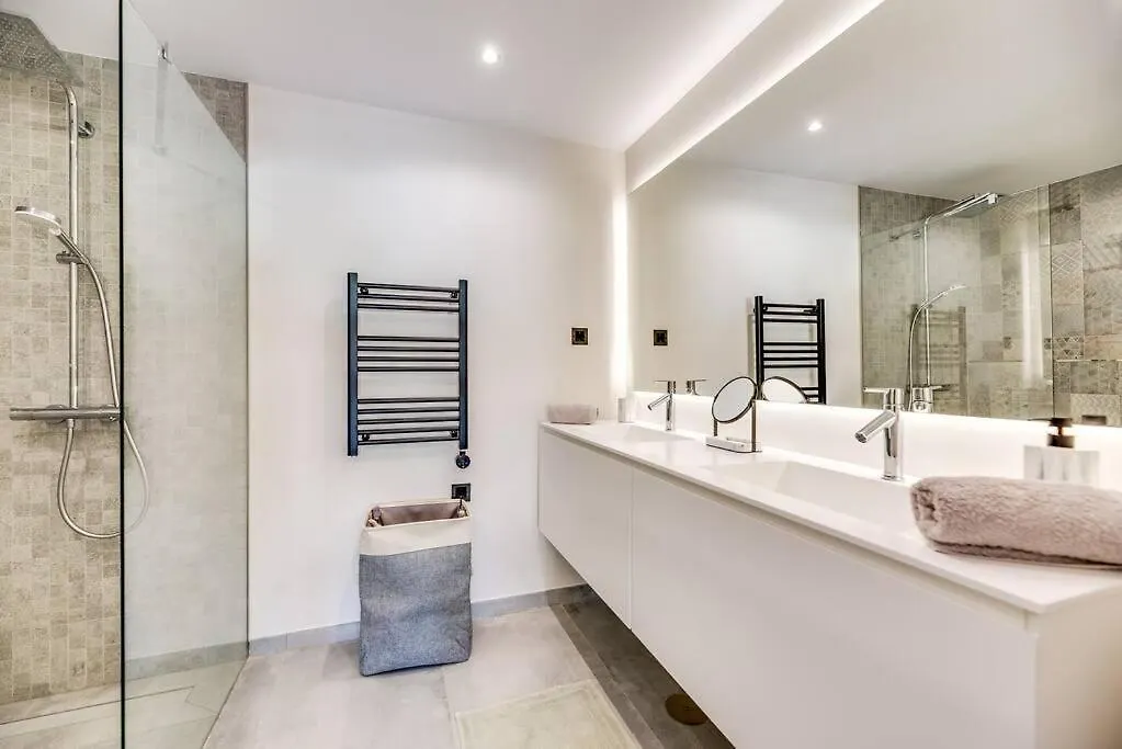 Villa Luxury 5-Bedroom Townhouse In Puente Romano Marbella Spain