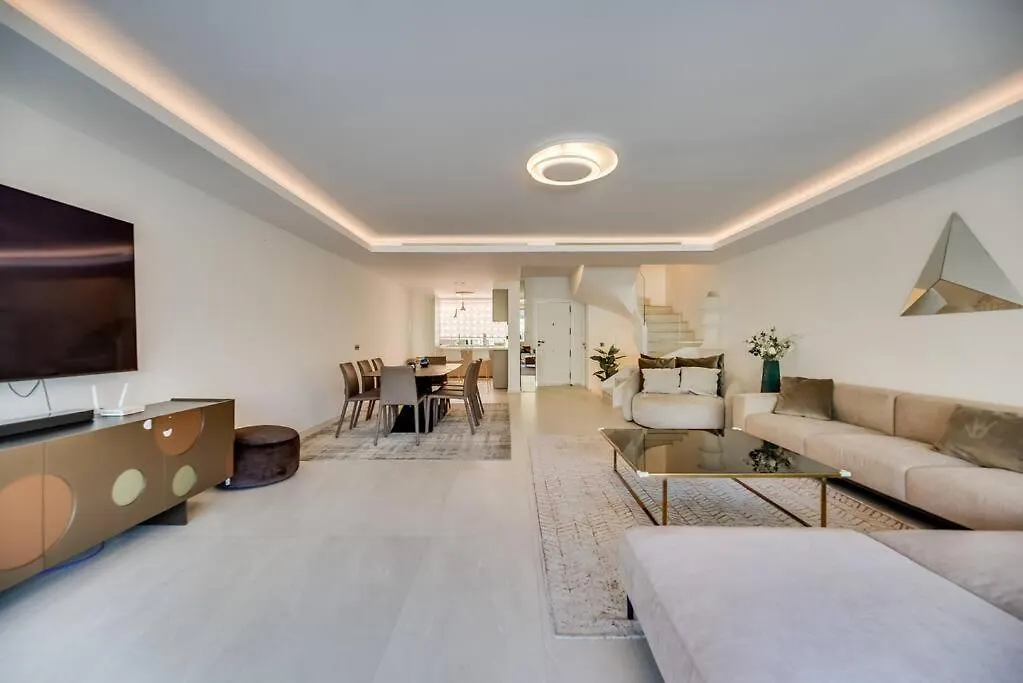 Luxury 5-Bedroom Townhouse In Puente Romano Marbella