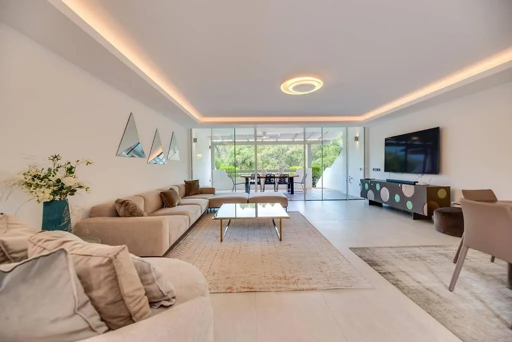 Luxury 5-Bedroom Townhouse In Puente Romano Marbella